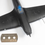 Dla zaślepienia zewnętrznych otworów działek najlepiej po prostu użyć samych działek z zestawu Army. Mnie wpadnięcie na ten pomysł zajęło 15 minut. Ot taka dysfunkcja. Działka najlepiej przykleić klejem cyjanoakrylowym, żeby nie powstały żadne zapadliska, jak po rzadkich klejach.