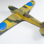 A było to tak. Nałożyłem na kadłub i na skrzydła przygotowane zestawy kabuki i 3M do pozycjonowania oznakowania.